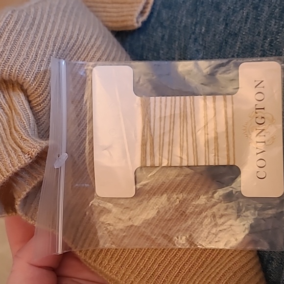 NWT COVINGTON tan cashmere v-neck sweater - Picture 5 of 8